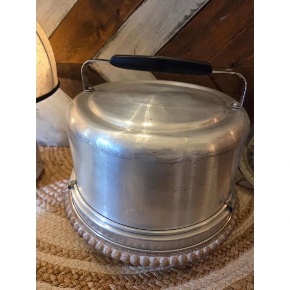 Vintage Mirro Aluminum Cake Carrier Locking Saver Model 2002 KM Made in USA